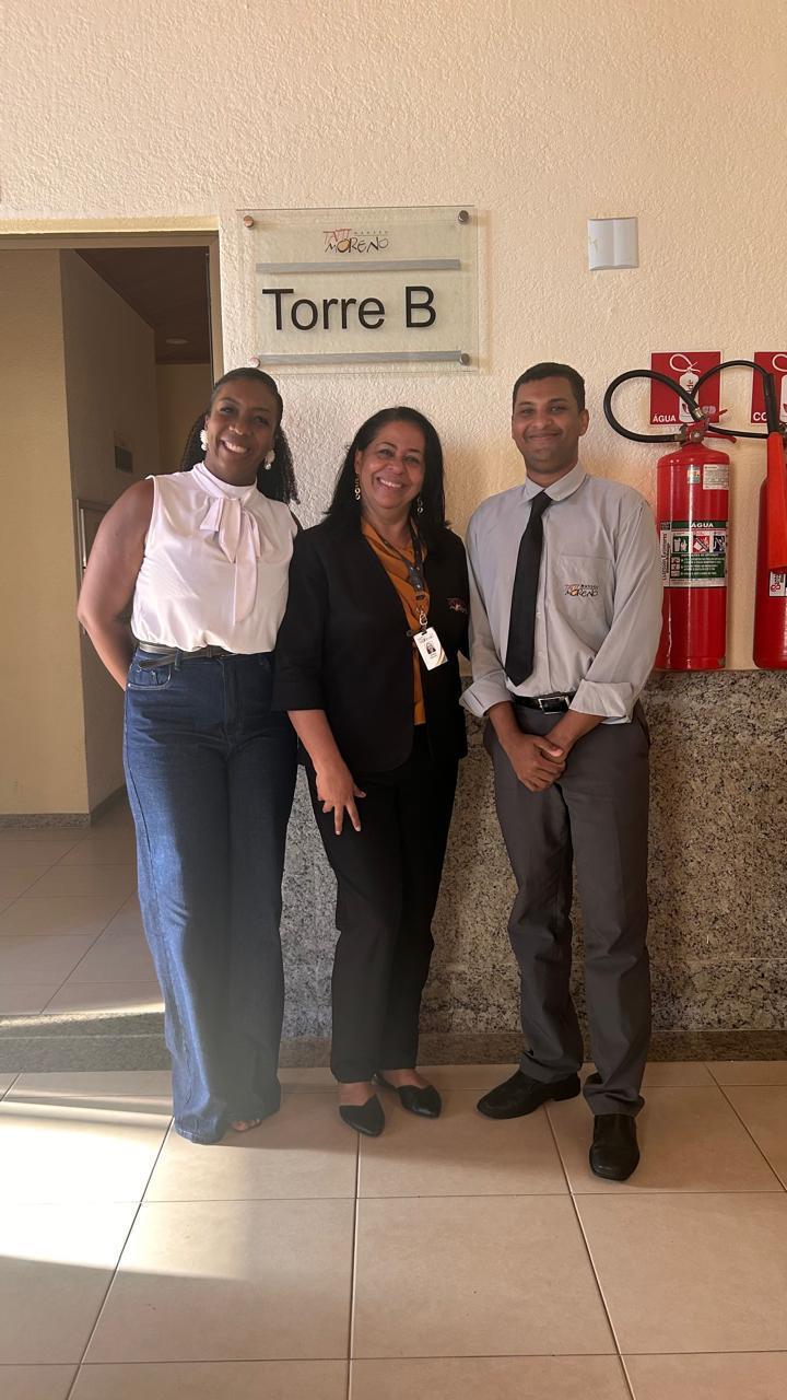 Equipe condominial em atividade de desenvolvimento comportamental
